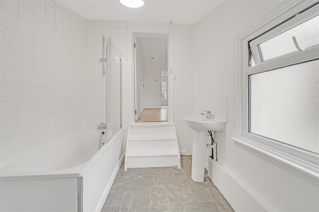Apartment in Twickenham - More
