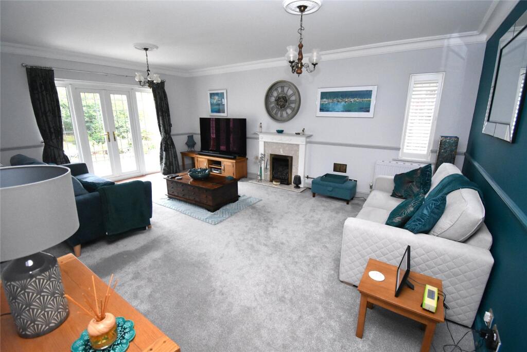 House in Toddington, Central Bedfordshire - More