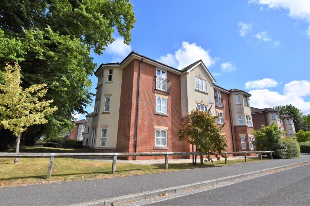 2-bed flat on Ladybower Close, Upton, Wirral, CH49, £150,000