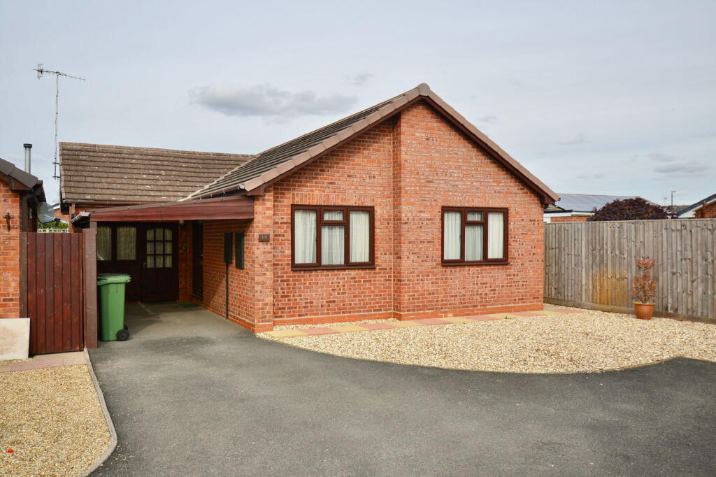 2-bed detached on Kempton Close, Evesham, WR11 2XF, £325,000