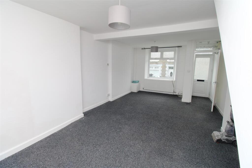 House in Newport - View 2