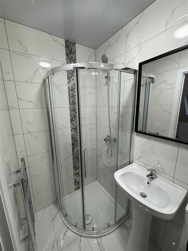 1 bedroom house share for rent