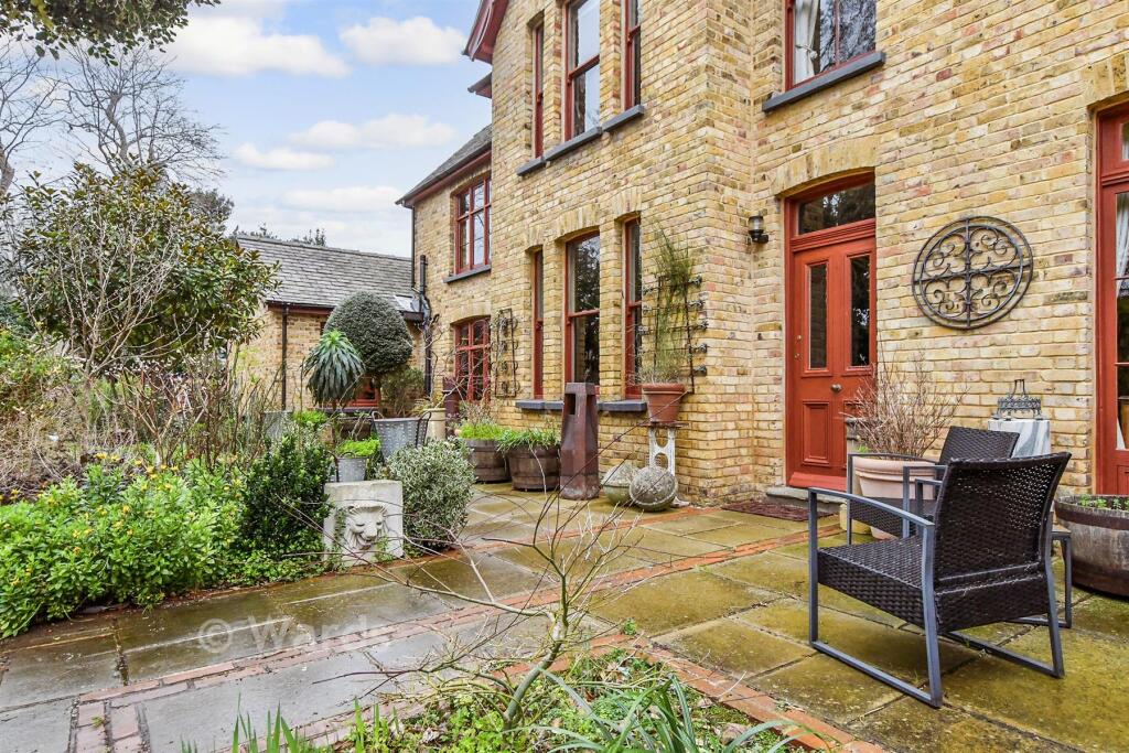 Main image of property: Devonshire Terrace, Broadstairs, Kent