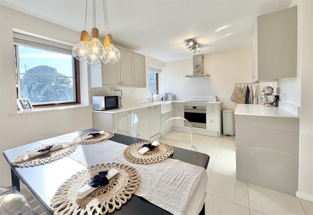 Apartment in Cotswold, Watermoor, Cirencester - View 3