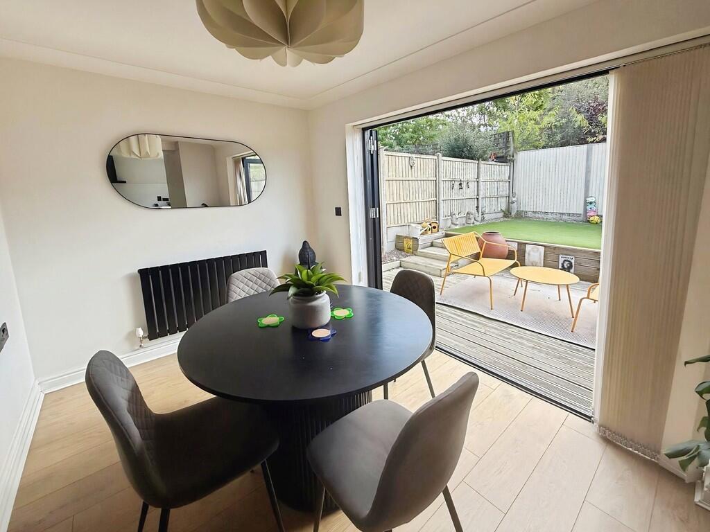 House in Mansfield, Forest Town - More