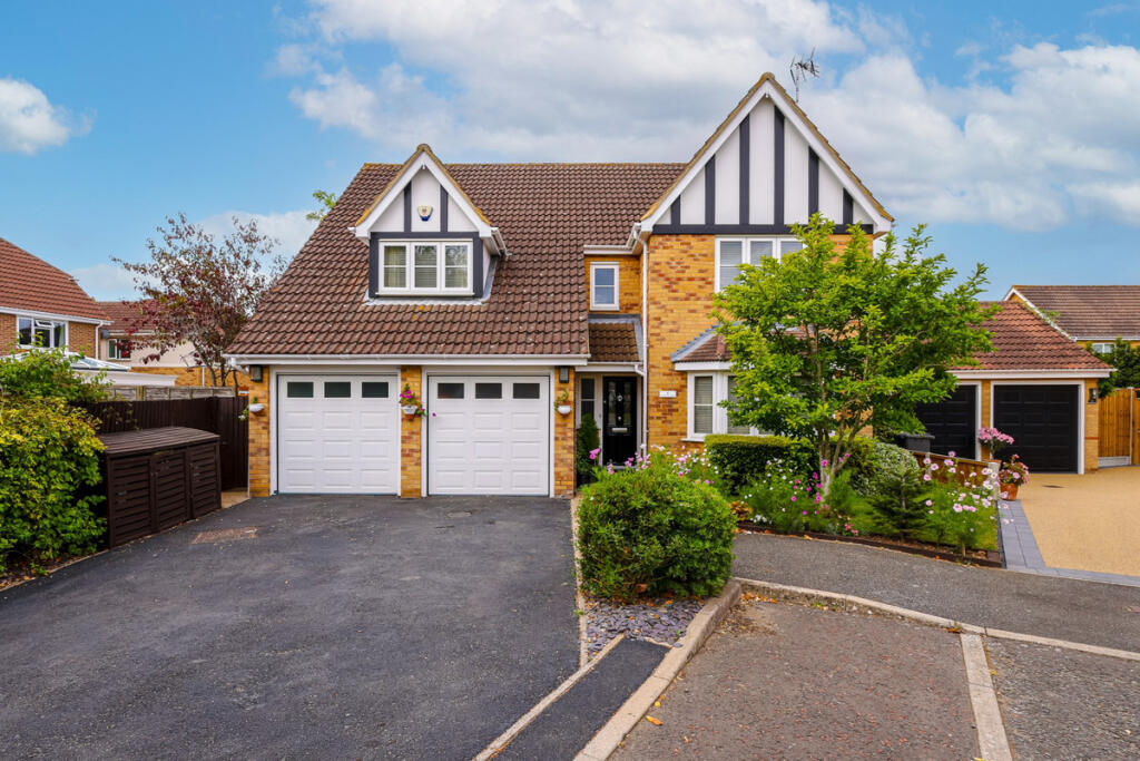 Main image of property: Arundel Gardens, Rayleigh, SS6