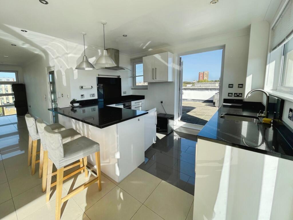 Apartment in Southampton - View 4