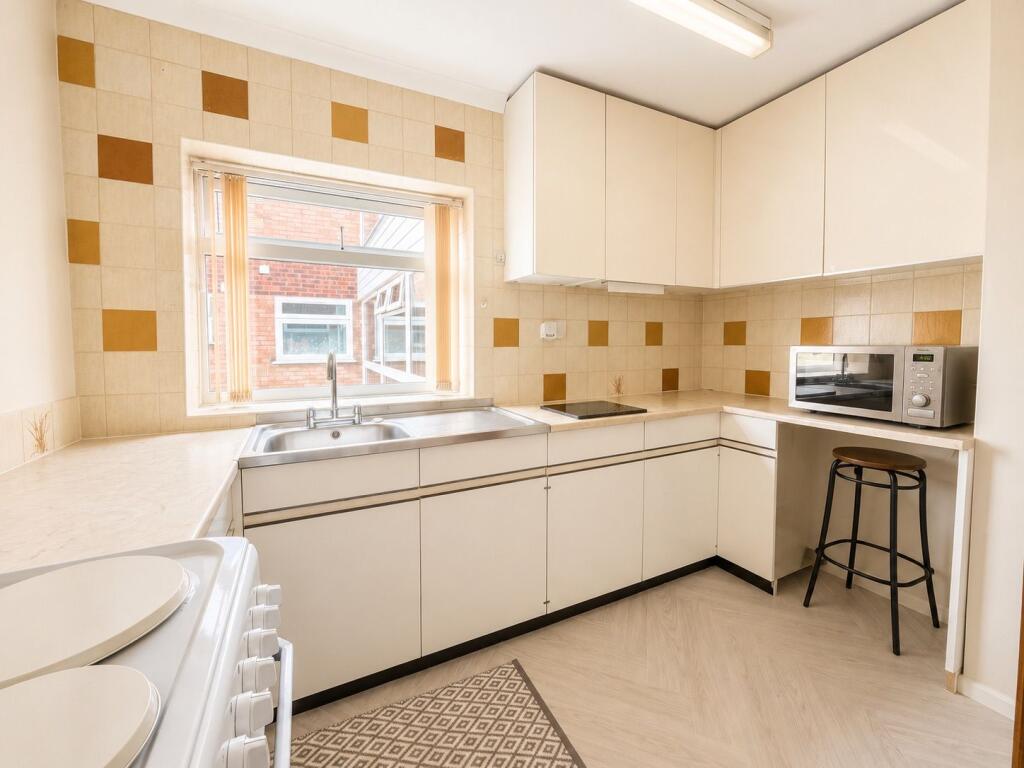 Apartment in Birmingham, Sutton Coldfield - View 5