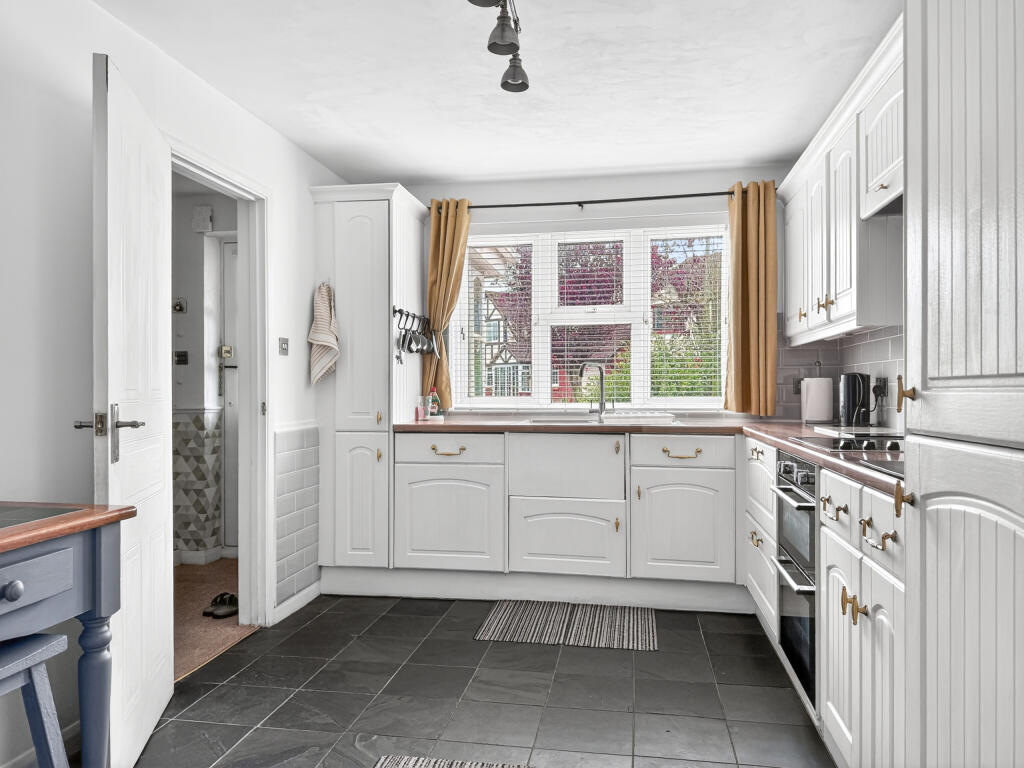 Wheatfield Close, Cullompton, Devon, EX15 1RR photo 4