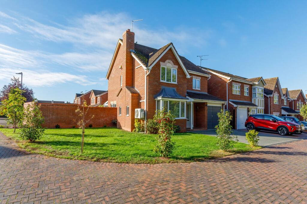 Main image of property: Oberon Close, Heathcote, Warwick, CV34