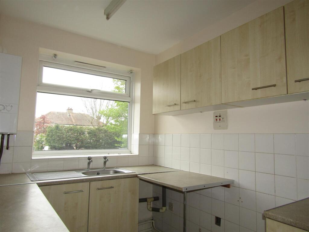 Apartment in Southend-on-Sea - View 4