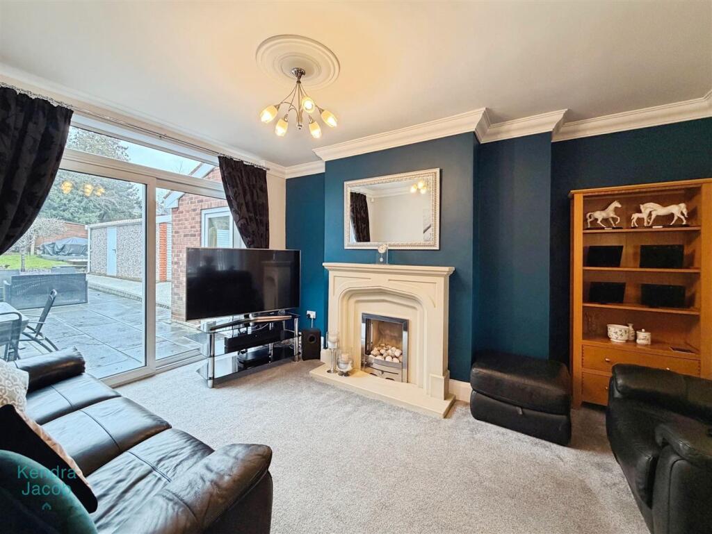 Woodland Drive, Worksop photo 3