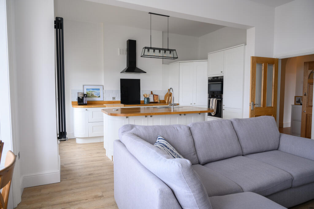 Apartment in Weston-super-Mare, North Somerset - View 2