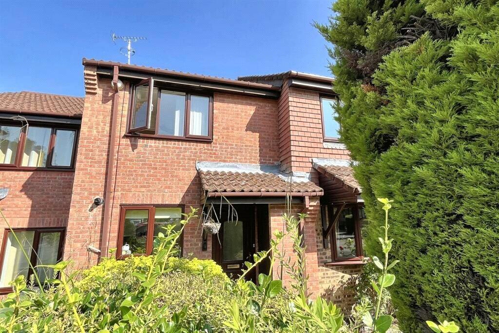 Main image of property: Tresillian Gardens, West End, Southampton, Hampshire, SO18