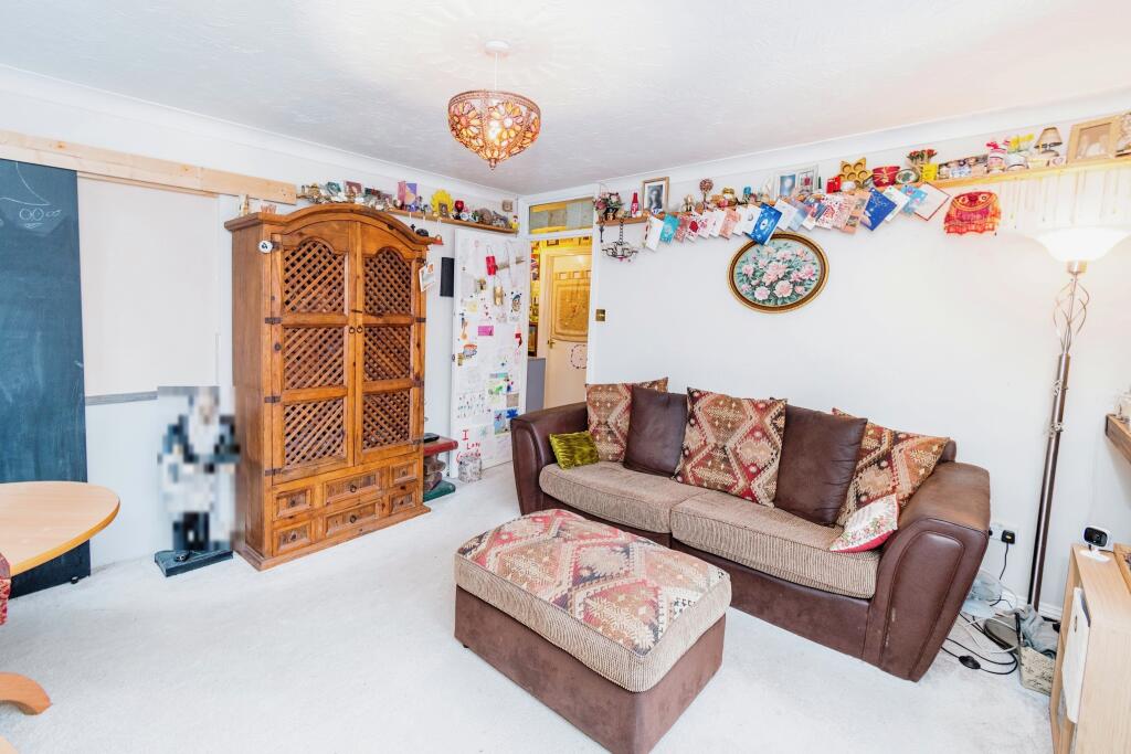 Chelveston Crescent, Southampton, SO16 photo 3
