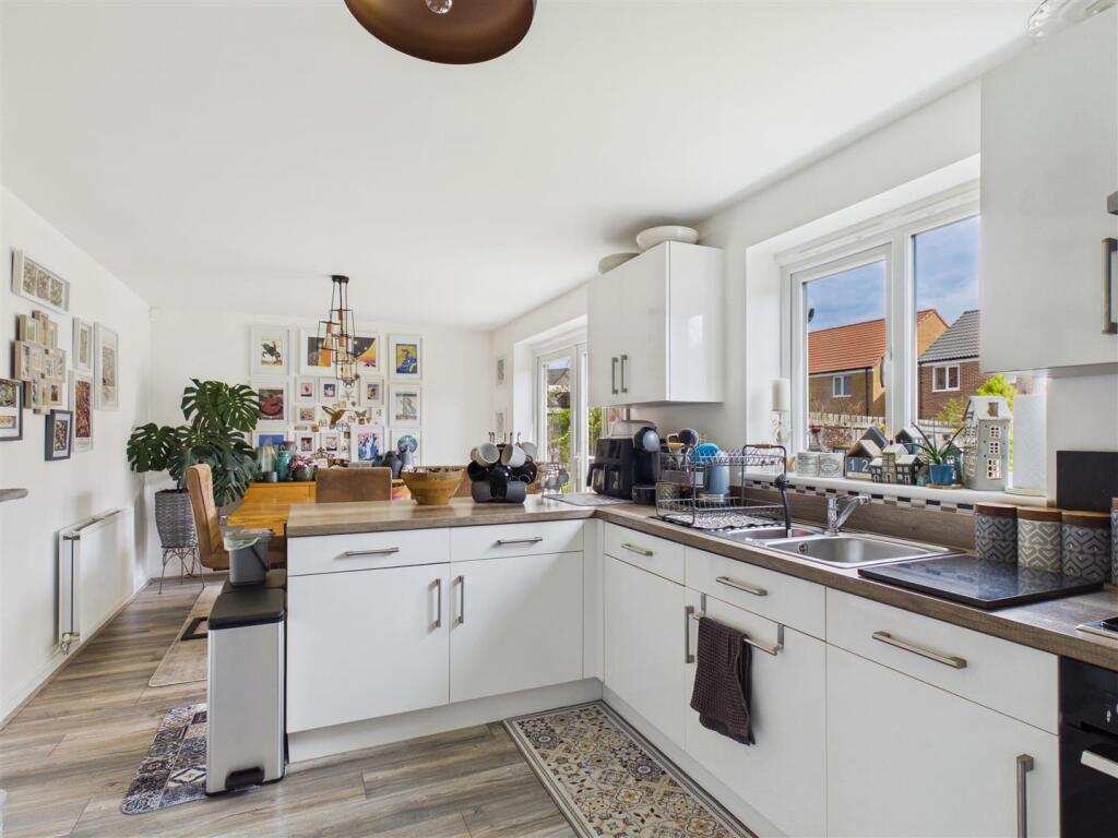 House in Ingleby Barwick, Stockton-on-Tees - More