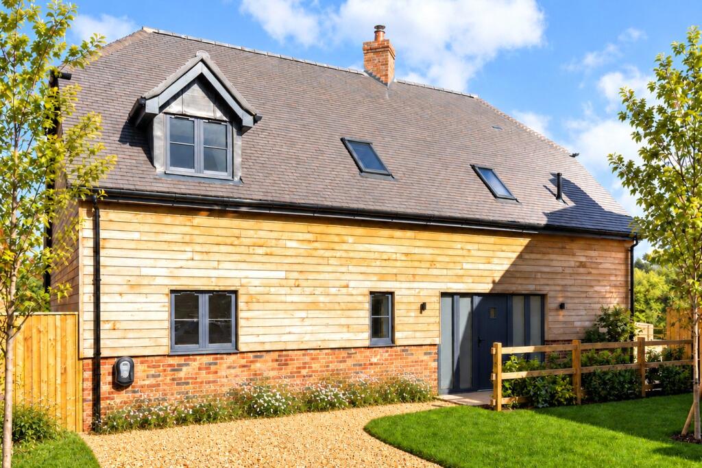 House in Basingstoke and Deane, Kingsclere - View 2
