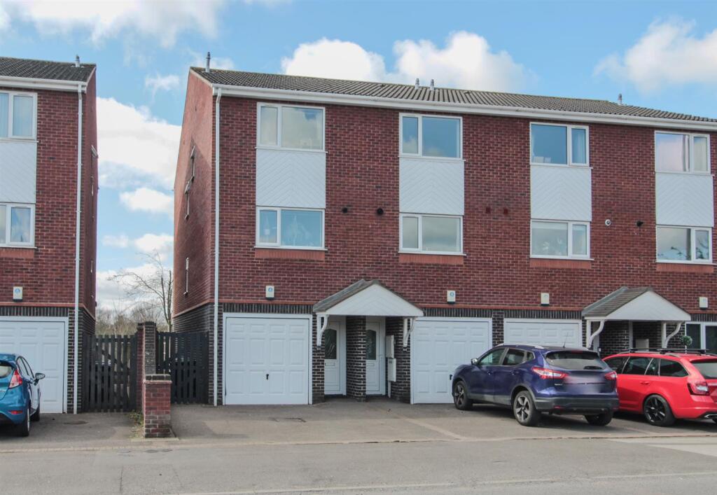 3-bed house on Gedling Road, Arnold, Nottingham, £225,000