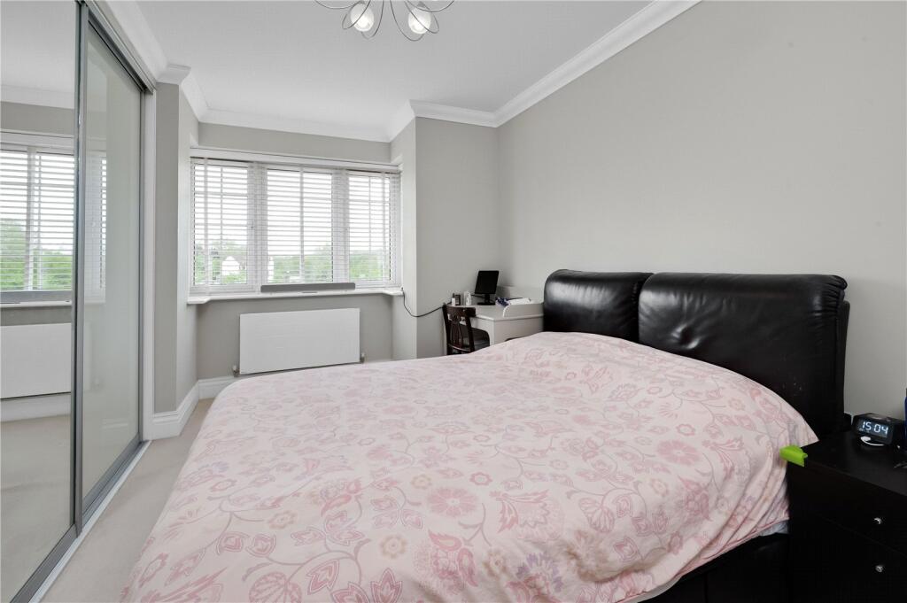 House in Waverley, Farnham - More