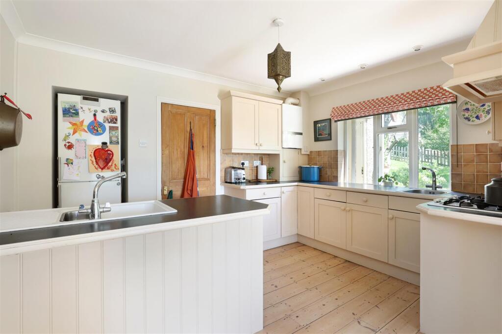 House in Gloucester - View 4