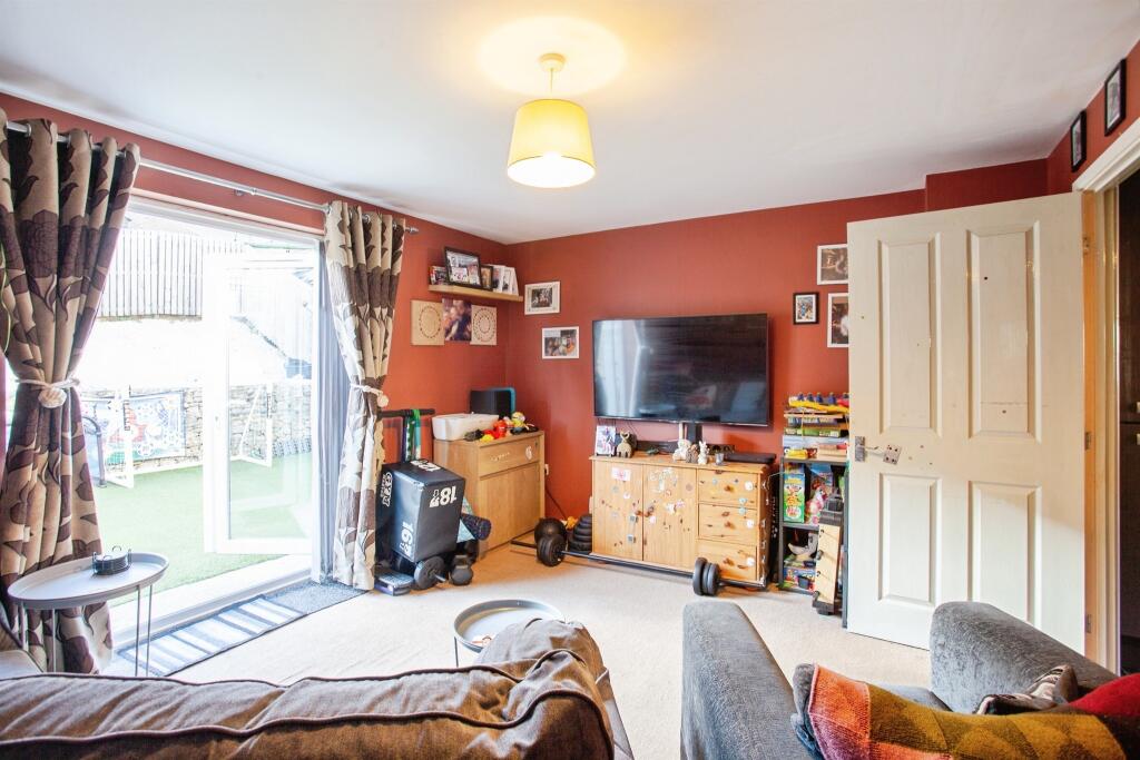 House in Barnsley, Stairfoot - View 4