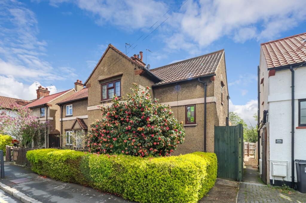 Main image of property: The Crescent, Watford, WD18