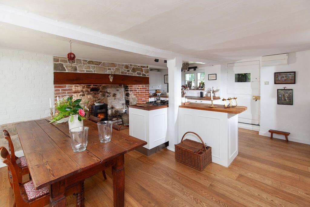 House in Dinton - View 3