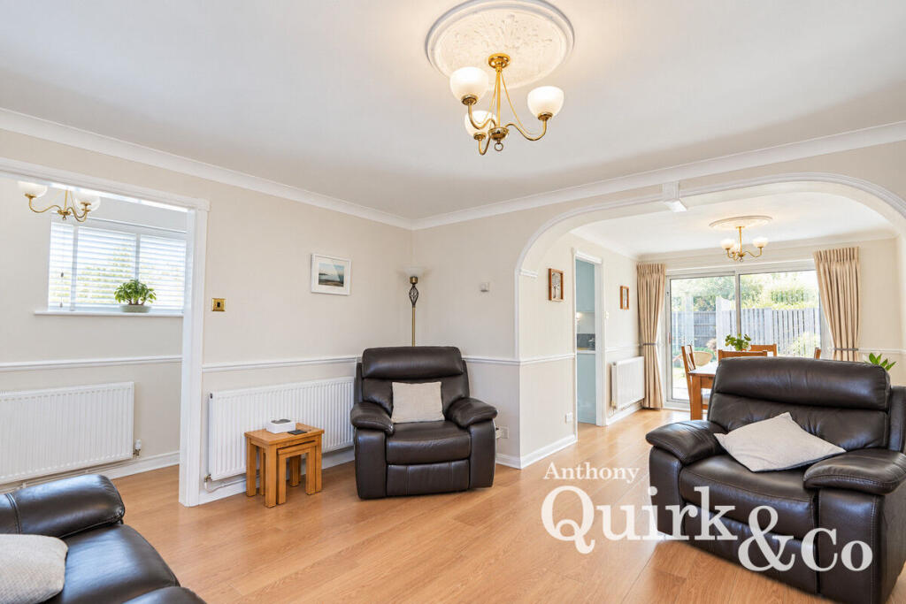 House in Southend-on-Sea - More
