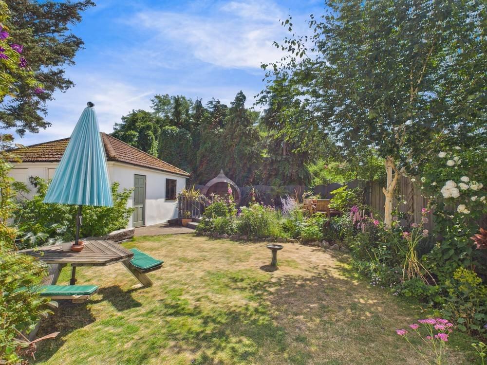 Stanwell Road, Horton, Berkshire, SL3 photo 3