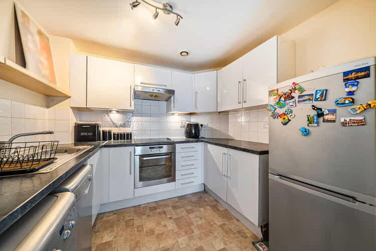 Apartment in Redhill - More