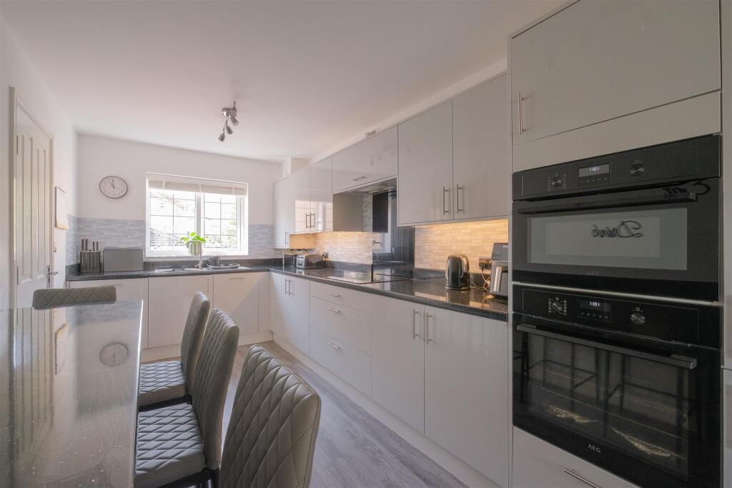 House in Huddersfield - View 5