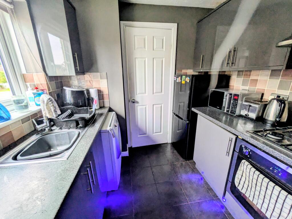 House in Bradford, West Yorkshire - View 4