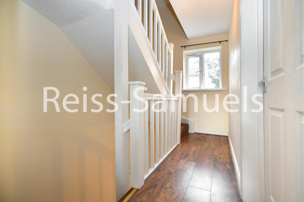 5 bedroom terraced house for rent