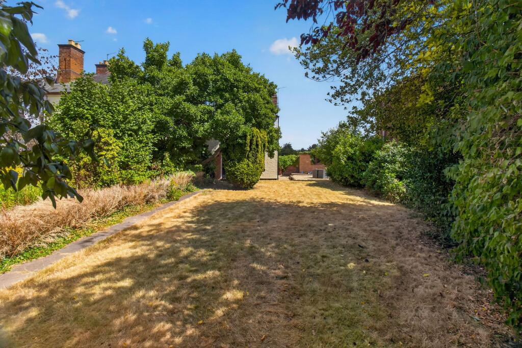 House in Worcester, Worcestershire - View 4
