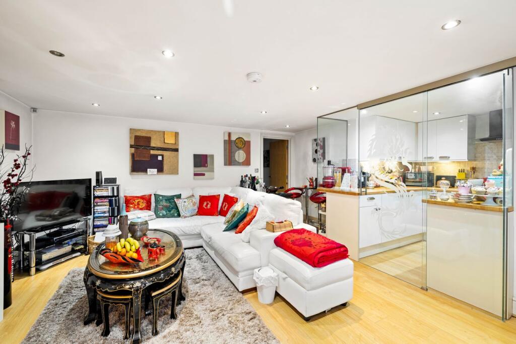 Apartment in Dover, Tower Hamlets - View 5