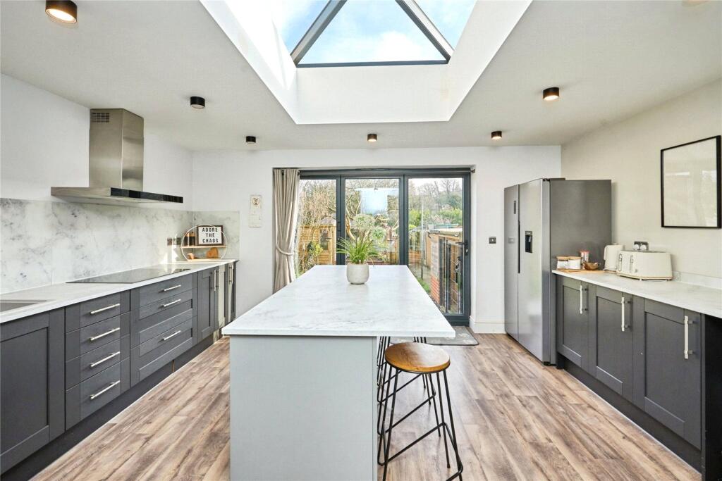 House in Newport, Shide - View 4