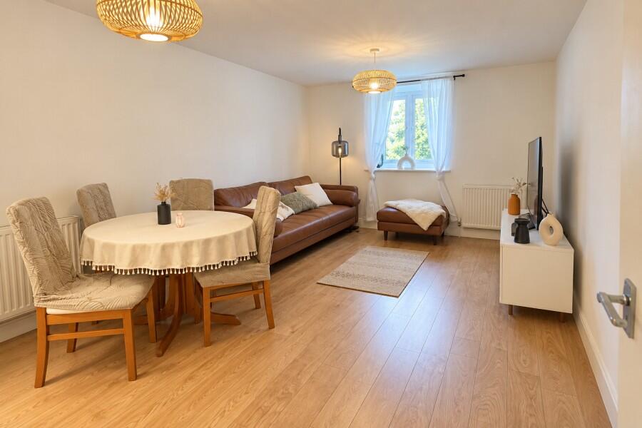 Apartment in Woking, Surrey - View 3