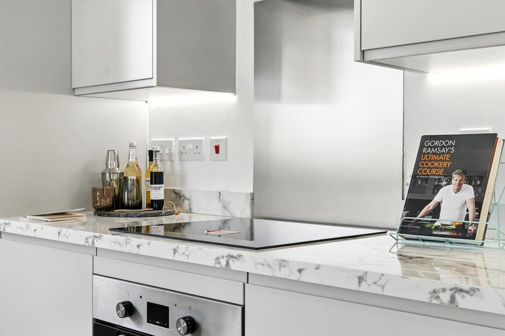 Apartment in Aylesbury, Elmhurst - More