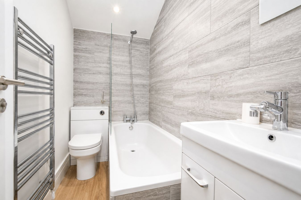 Apartment in Spelthorne, Surrey - View 4