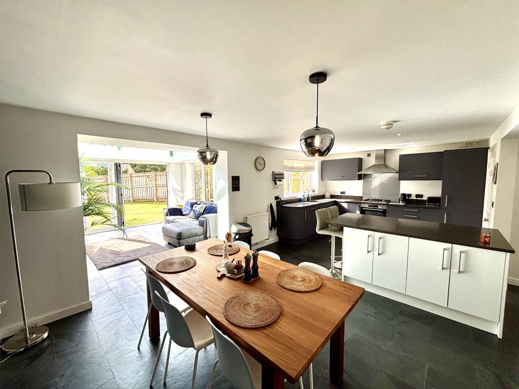 House in Bradford, Keighley - View 4