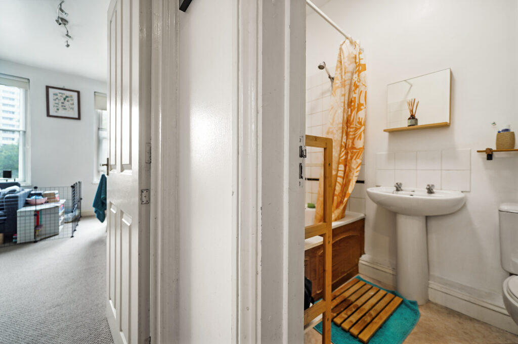 Apartment in London - View 5