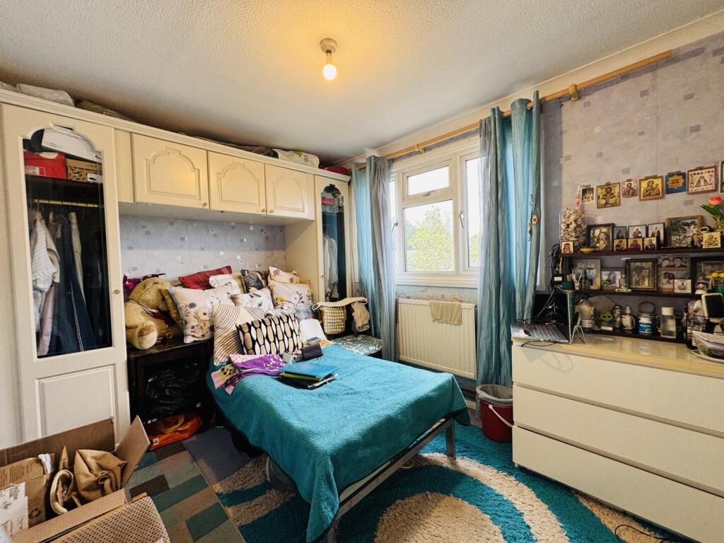 Webb Close, Crawley photo 4