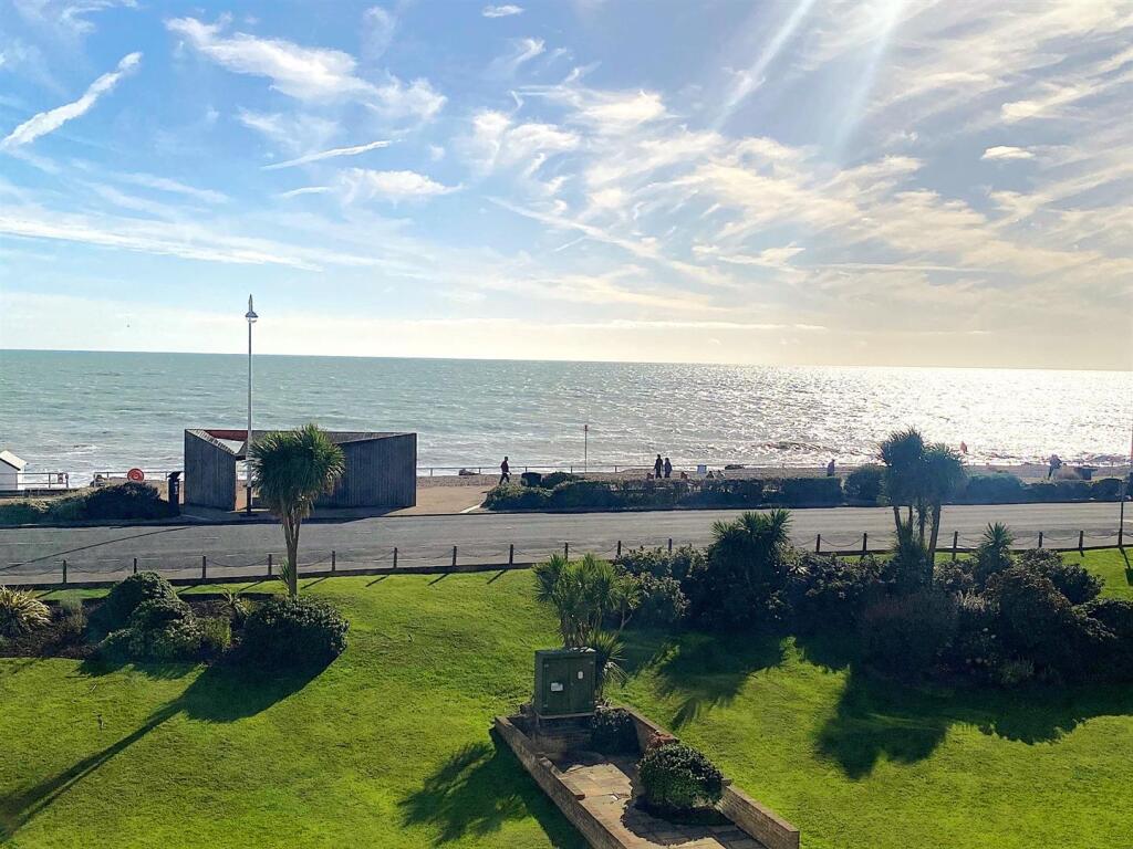 2-bed flat on West Parade, Bexhill, £265,000