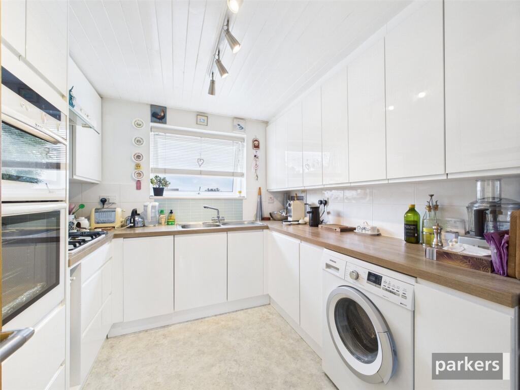 Hurst Park Road, Twyford, Reading, Berkshire, RG10 photo 2