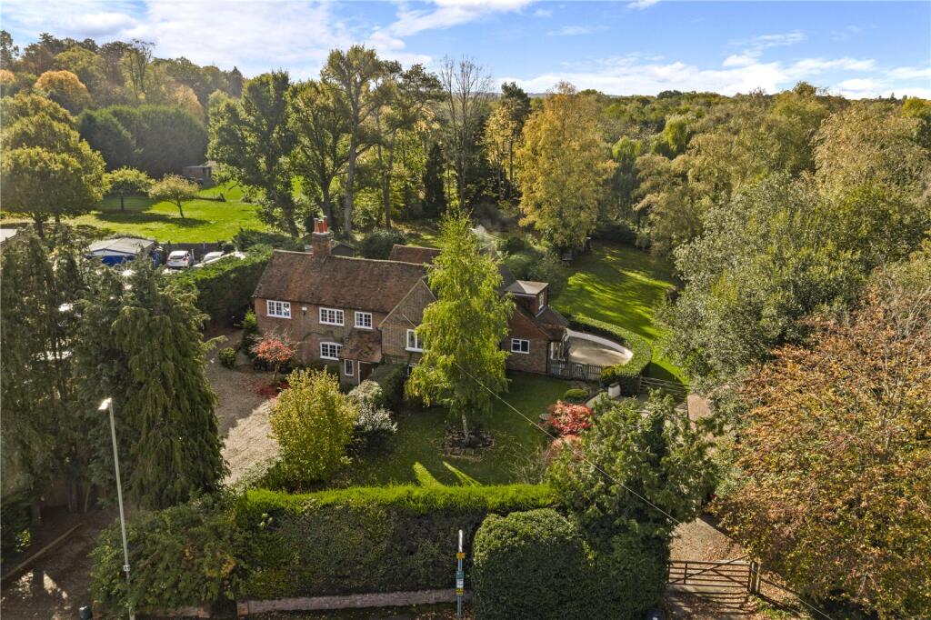 Main image of property: Guildford Road, Mayford, Woking, Surrey, GU22