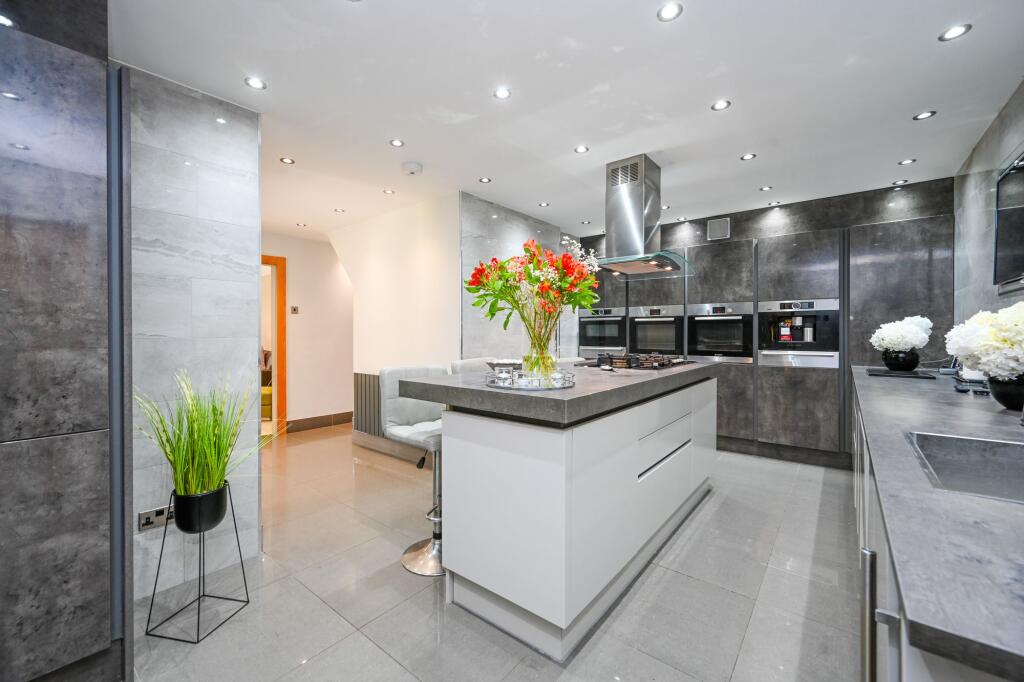 5-bed detached on Prescot Road, Ormskirk, L39, £950,000