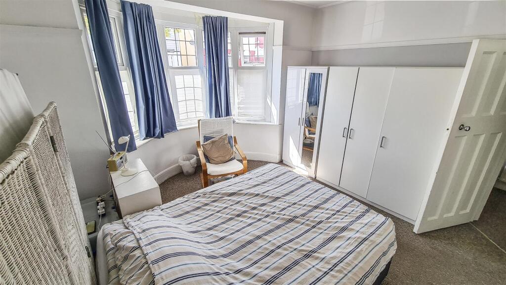 Apartment in Southend-on-Sea, Leigh-on-Sea - View 4
