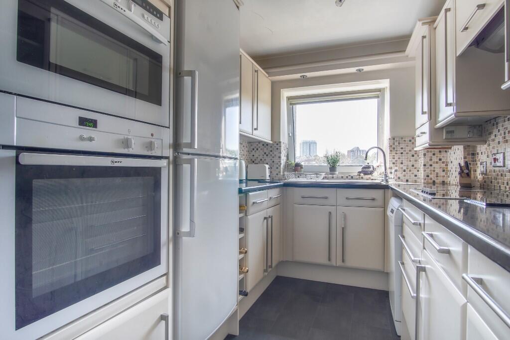 Apartment in Eastbourne, East Sussex - View 4