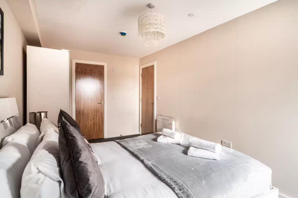 City Road, Belltower House, M15 photo 5