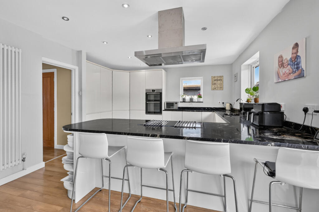 House in Southend-on-Sea - More